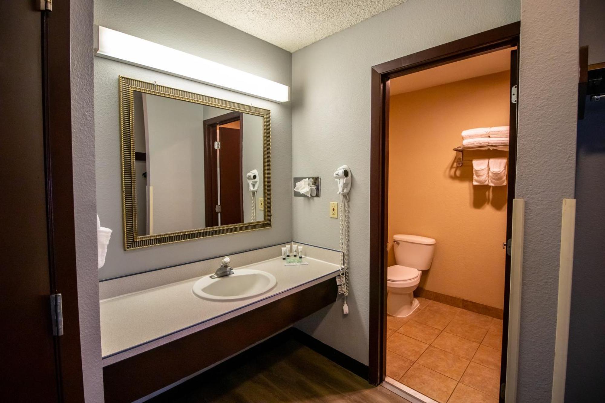 Red Lion Inn & Suites Vancouver Buitenkant foto
