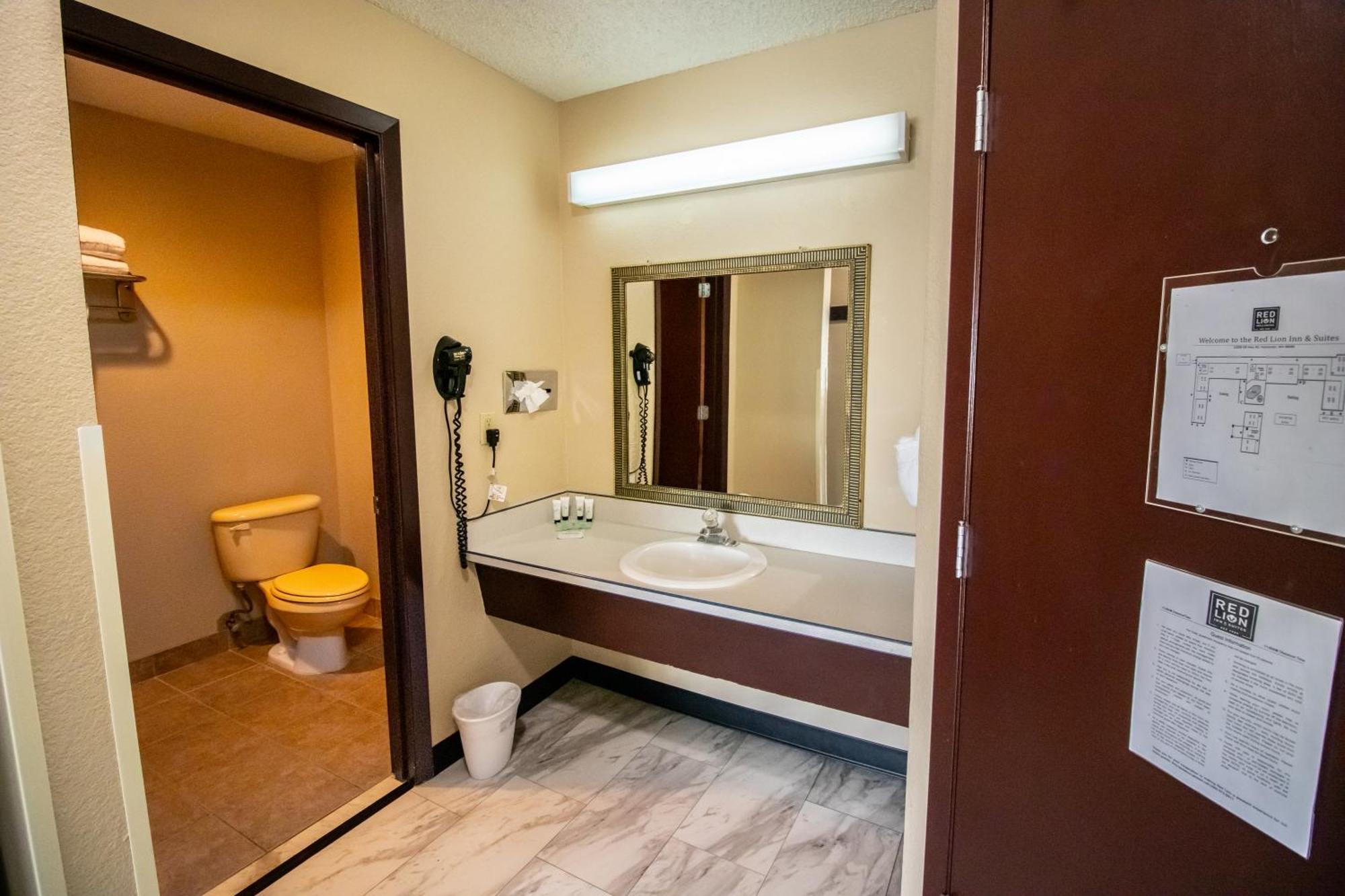 Red Lion Inn & Suites Vancouver Buitenkant foto